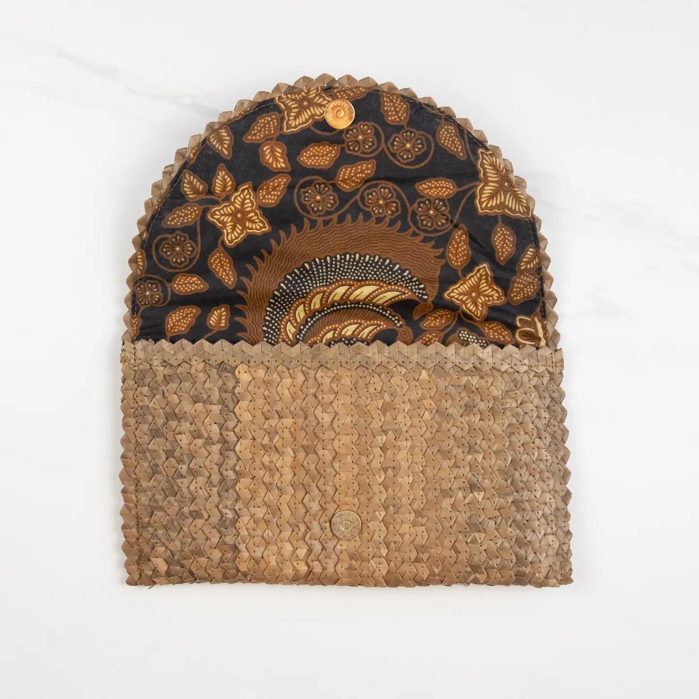 Straw Clutch Cowrie Shells