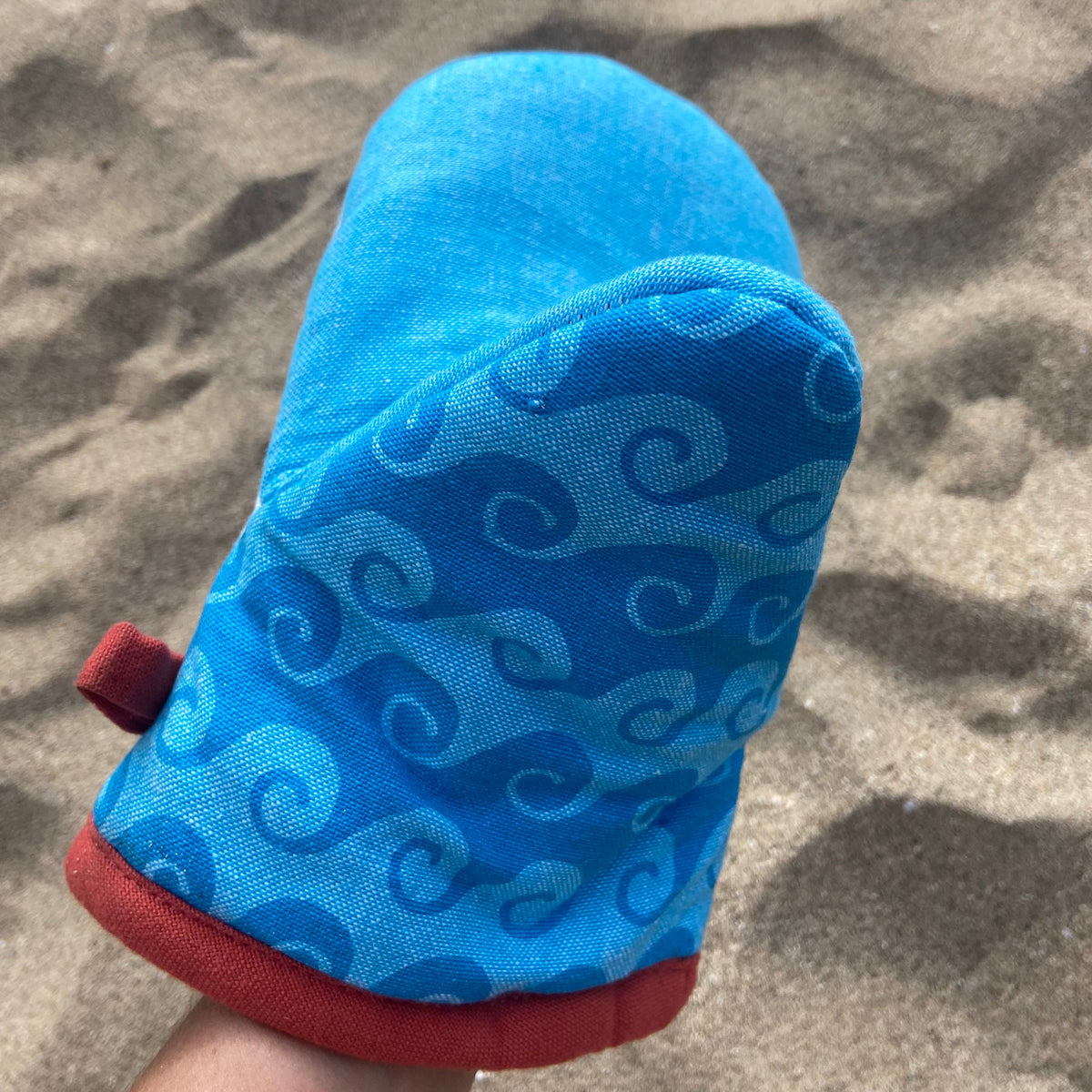 Free As The Ocean Grabber Mitt