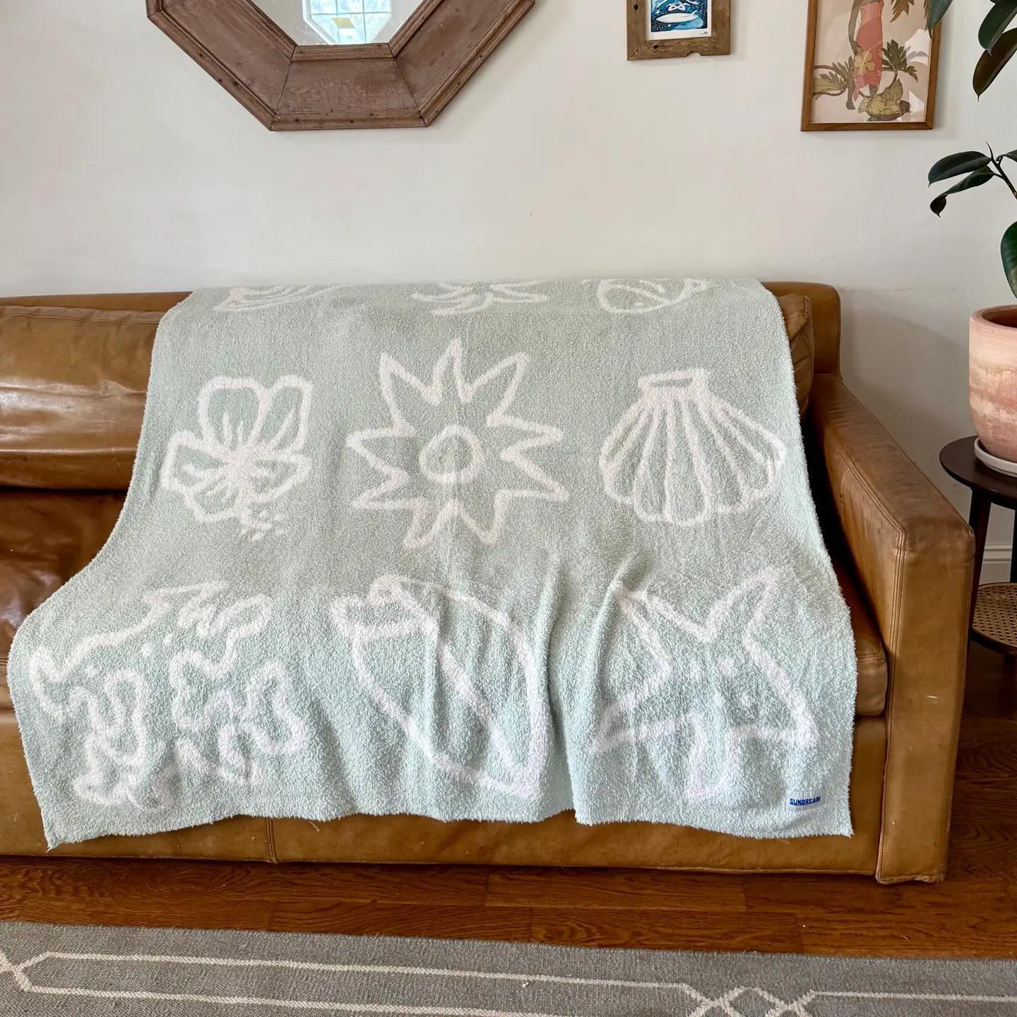 Tide Plush Throw