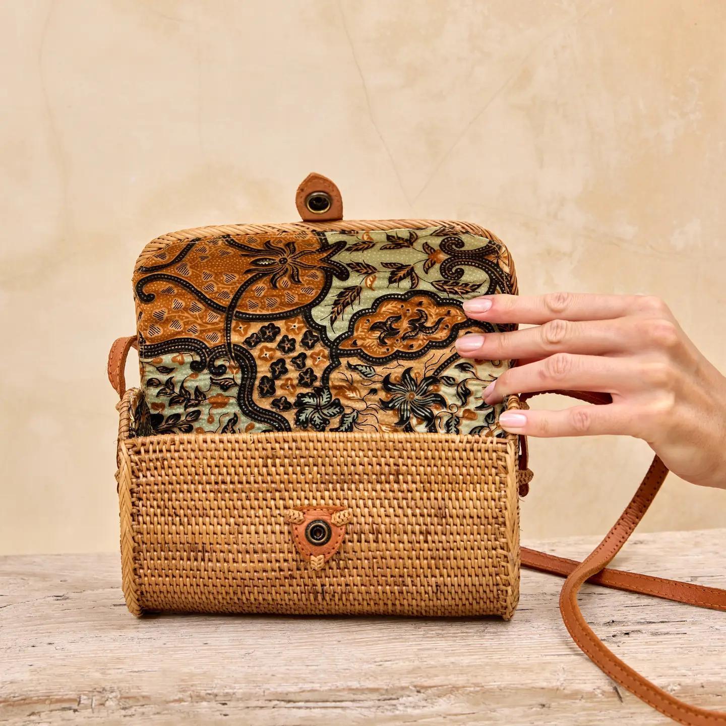 Ata Vine Crossbody