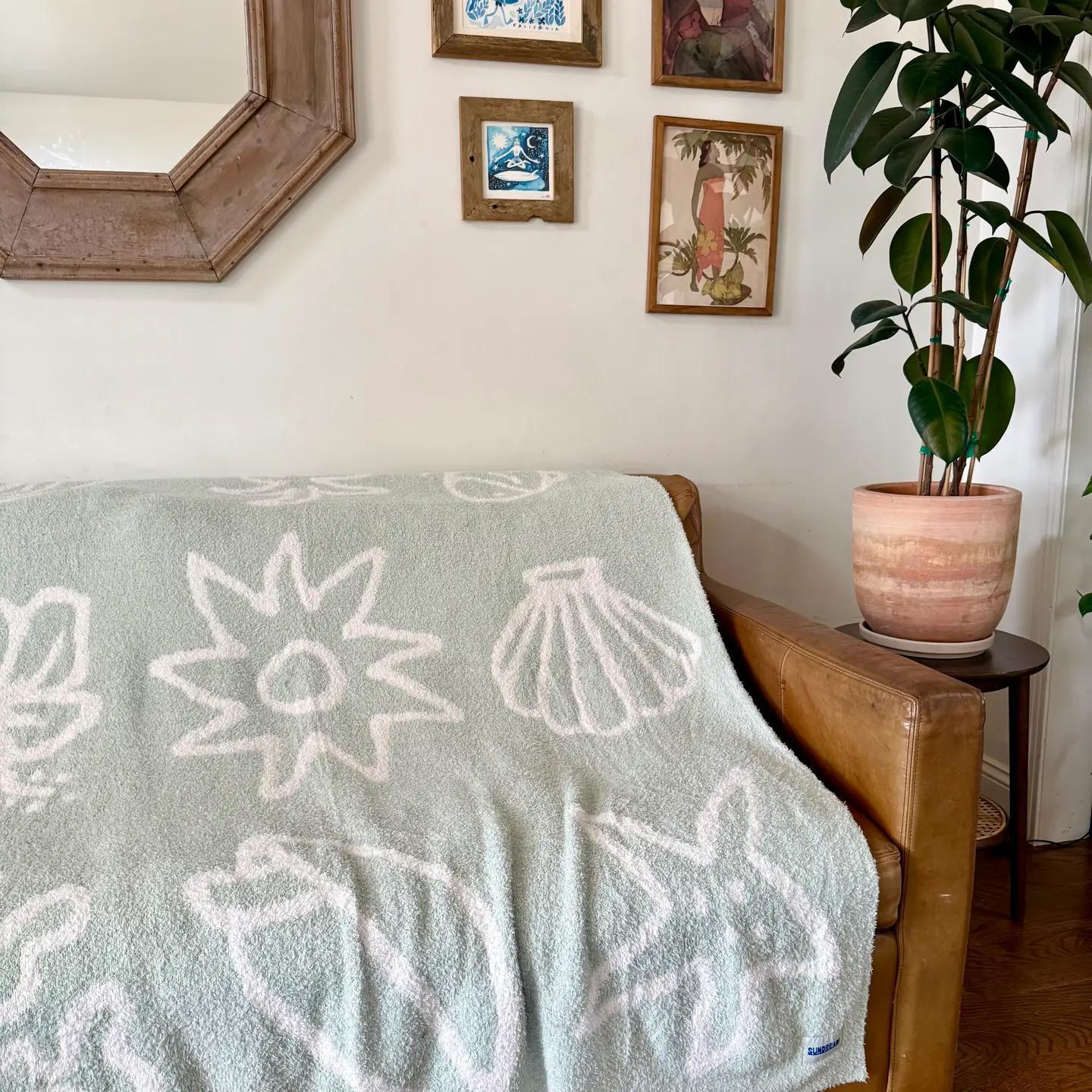 Tide Plush Throw